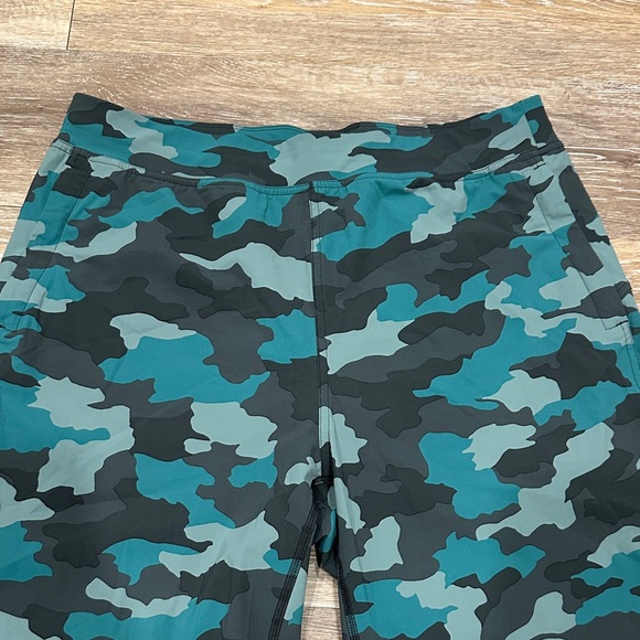 Lululemon Athletica Camouflage Joggers - Black and Green - Picture 3 of 10